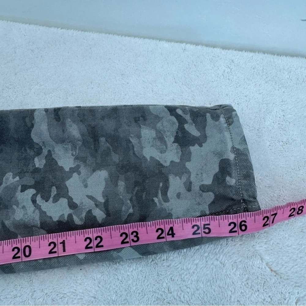 Spanx‎ Stretch Twill Ankle Cargo Pants in Stone Wash Camo size M petite